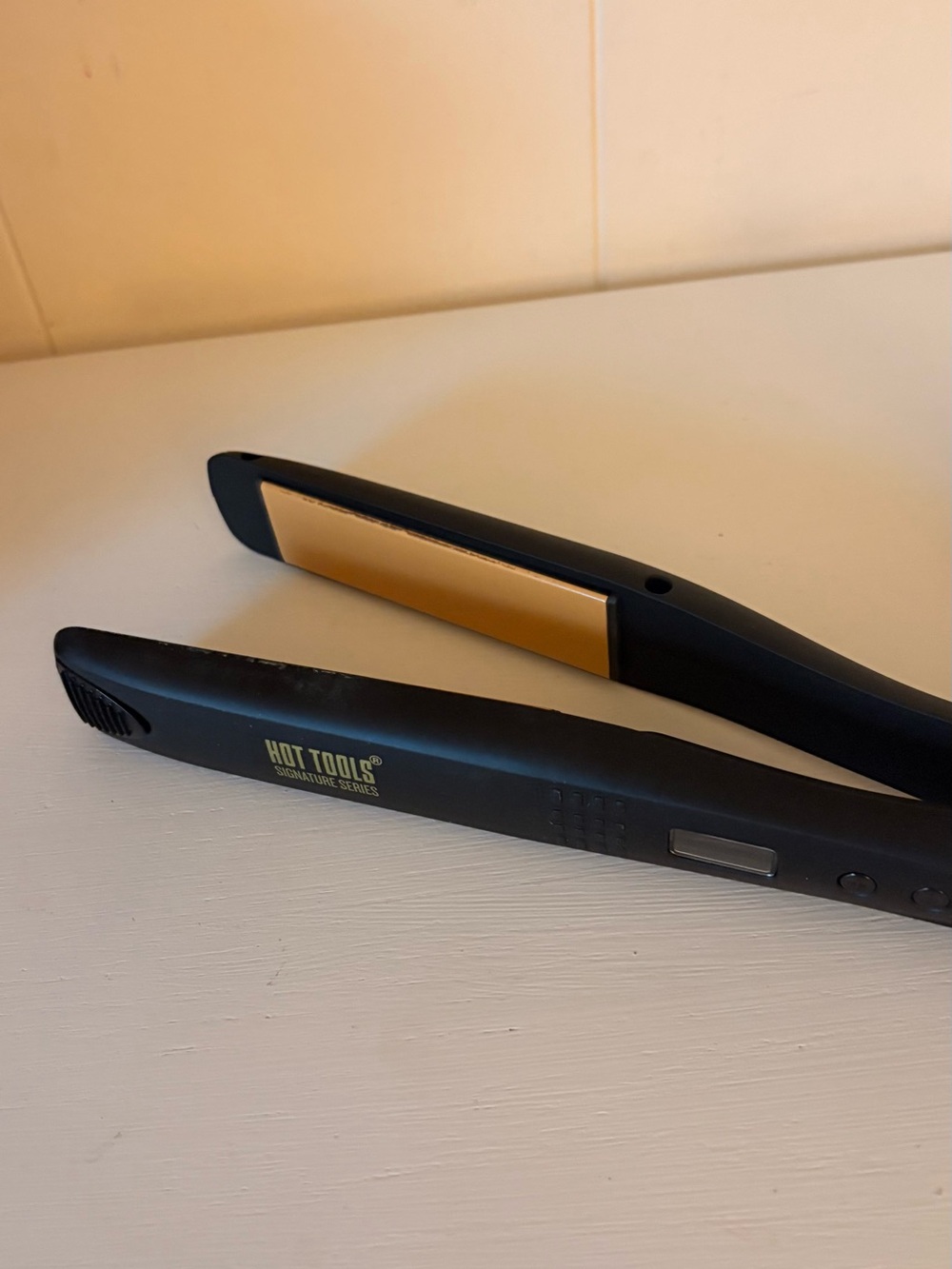 Hot Tools Black and Gold Professional Flat Iron Straightener